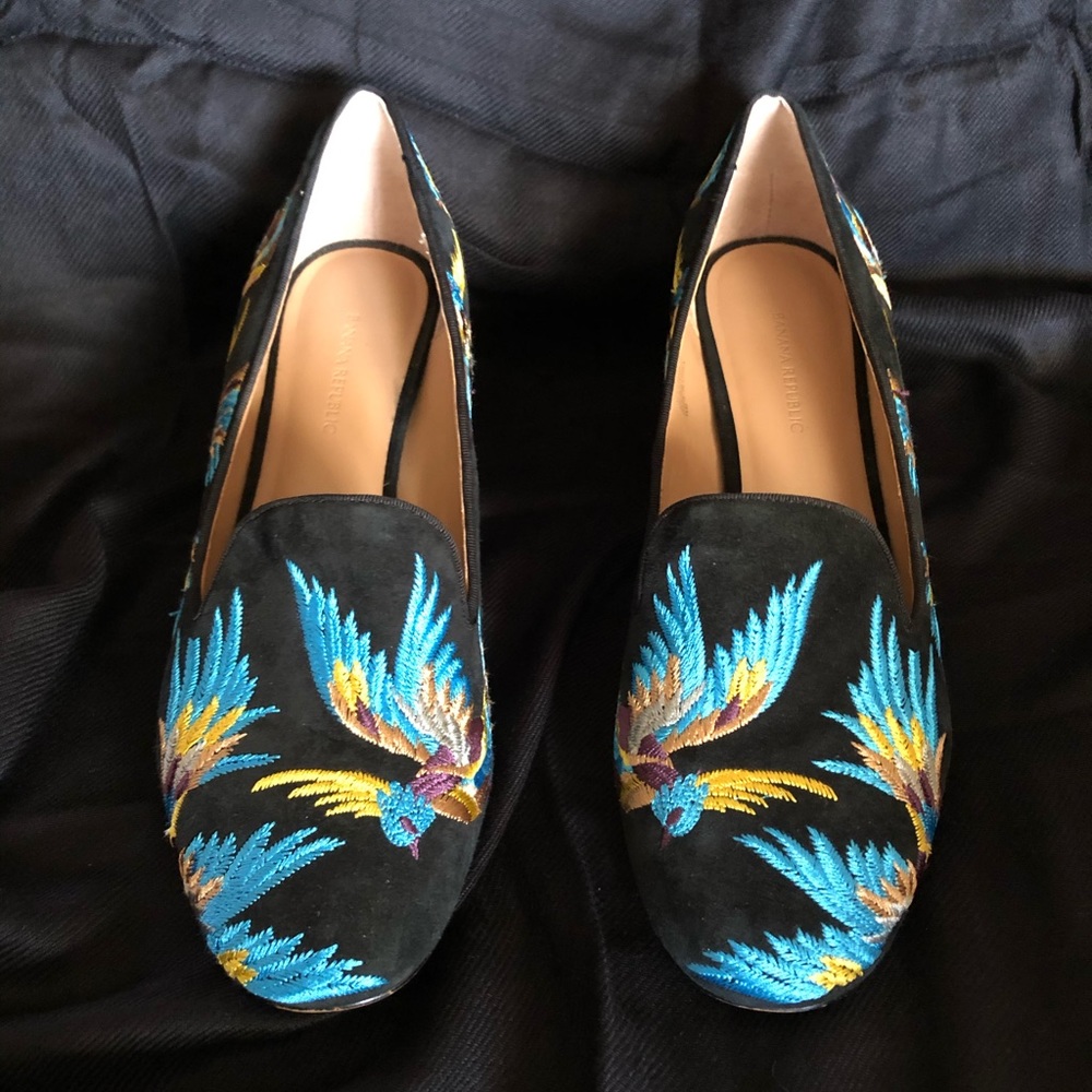 Banana Republic Suede Embroidered Shoes 9.5